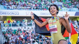 2025 赛季回顾：大谷翔平成为了大联盟历史上首位连续两年达成“40+本垒打／20+盗垒”的球员